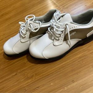Women’s golf shoes